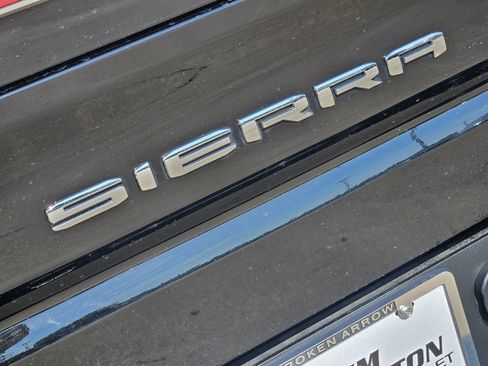 Used 2023 GMC Sierra 1500 AT4 AWD/4WD image 11