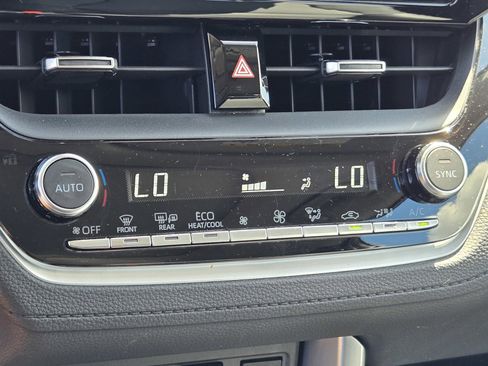 Used 2023 Toyota Corolla Cross XLE w/ Convenience Package image 19