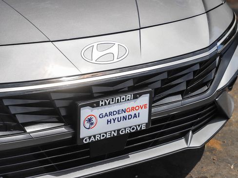 Used 2024 Hyundai Elantra SEL w/ Convenience Package FWD image 5