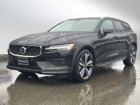 Certified 2025 Volvo V60 B5 Cross Country Plus image 7