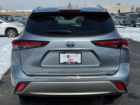 Used 2024 Toyota Highlander Platinum image 7
