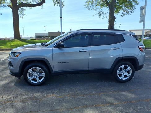 Used 2024 Jeep Compass Latitude AWD/4WD image 4