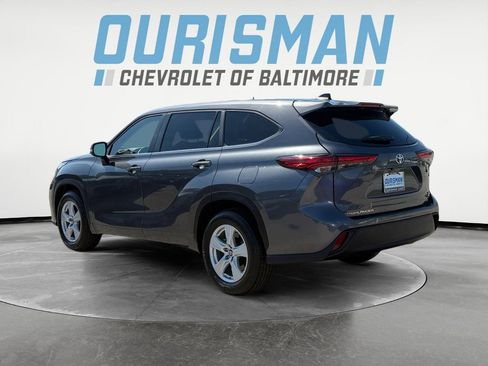 Used 2023 Toyota Highlander LE image 4