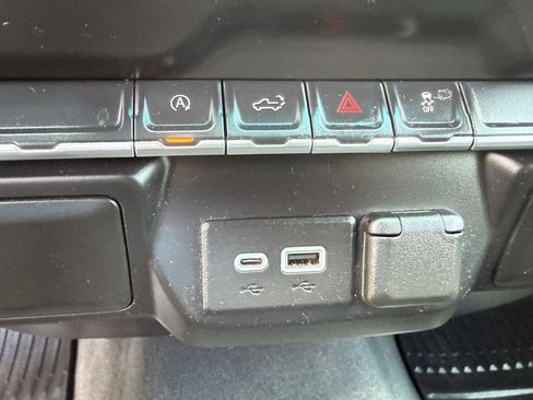 Used 2022 Chevrolet Silverado 1500 Custom AWD/4WD image 15