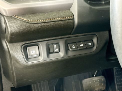 Used 2023 GMC Acadia AT4 w/ Technology Package AWD/4WD image 4
