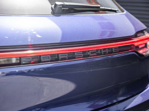 Certified 2026 Porsche Macan AWD/4WD image 15