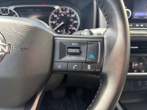 Used 2025 Nissan Rogue SV AWD/4WD image 31