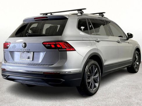 Used 2023 Volkswagen Tiguan SE image 2