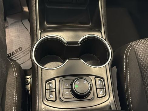 Used 2023 GMC Terrain SLE w/ Driver Convenience Package image 28