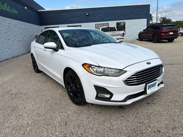 Used 2019 Ford Fusion SE w/ Equipment Group 151A FWD image 7