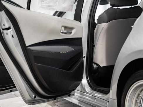 Used 2021 Toyota Corolla LE w/ Carpet Mat Package (TMS) image 28