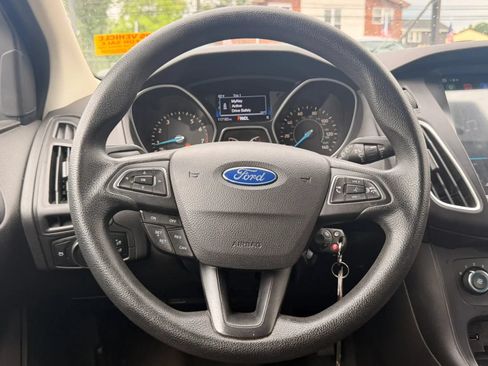 Used 2016 Ford Focus SE FWD image 18