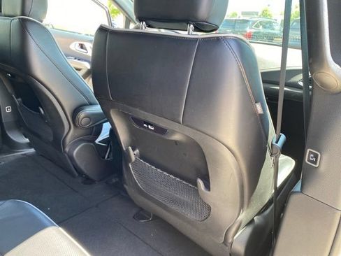 Used 2025 Chrysler Pacifica Limited FWD image 35