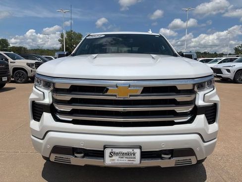 Used 2024 Chevrolet Silverado 1500 High Country w/ High Country Premium Package AWD/4WD image 10