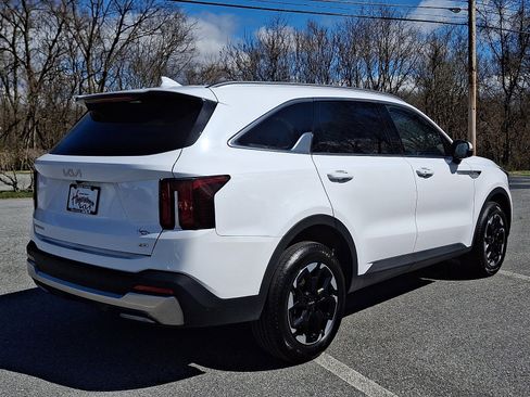 Used 2024 Kia Sorento S image 6