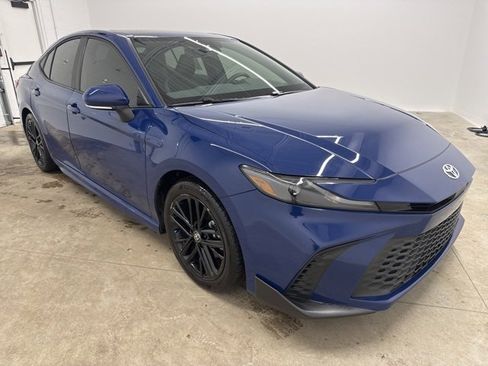 Used 2025 Toyota Camry SE w/ Multimedia Upgrade Package image 3