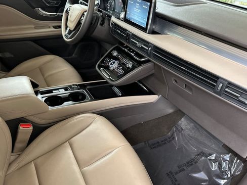 Used 2022 Lincoln Corsair FWD w/ Rear Removable Package Tray image 17