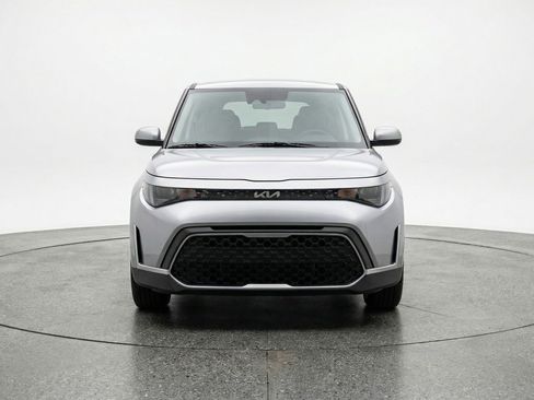 Used 2025 Kia Soul LX w/ LX Technology Package FWD image 2