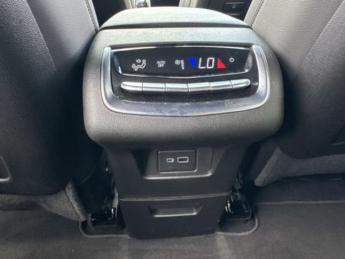 Used 2023 Cadillac XT6 Luxury FWD image 16