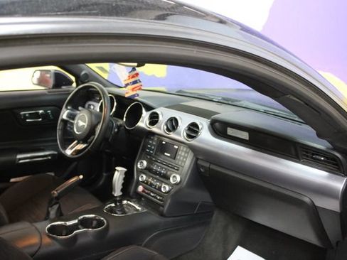 Used 2017 Ford Mustang GT RWD image 10