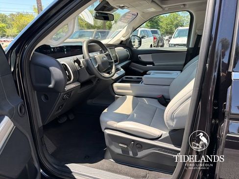 Certified 2025 Ford Expedition Active AWD/4WD image 11