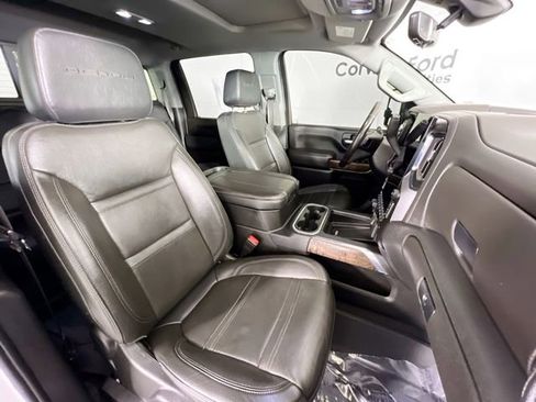 Used 2023 GMC Sierra 3500 Denali w/ Technology Package image 17