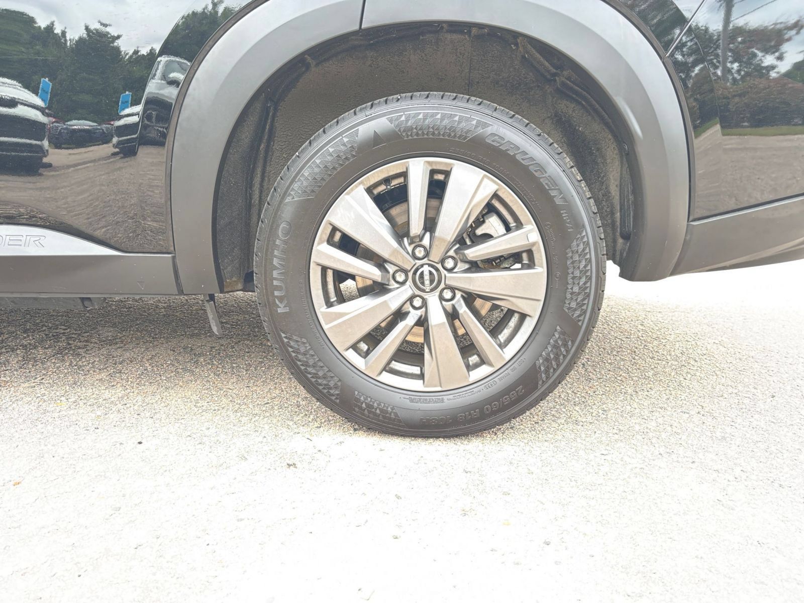 Used 2025 Nissan Pathfinder SV AWD/4WD image 30