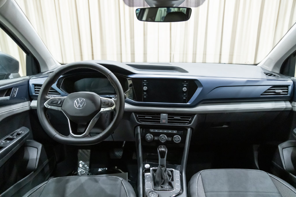 Certified 2024 Volkswagen Taos SE AWD/4WD image 17