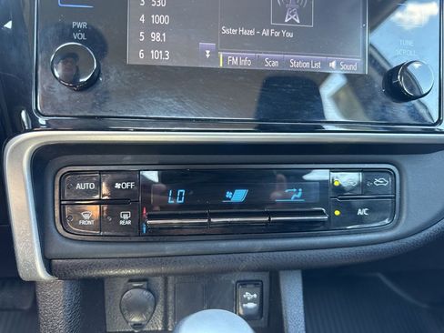 Used 2017 Toyota Corolla LE image 17