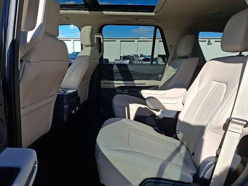 Used 2024 Ford Expedition Platinum AWD/4WD image 10