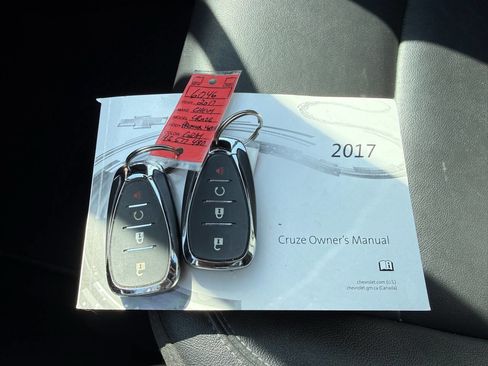 Used 2017 Chevrolet Cruze Premier FWD image 27