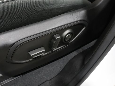 Used 2025 Jeep Grand Cherokee Laredo w/ Luxury Tech Group I image 11