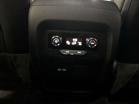 Used 2025 Chevrolet Traverse Z71 w/ Driver Confidence Package image 6