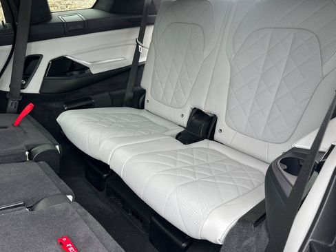 Used 2024 BMW X7 xDrive40i w/ Climate Comfort Package AWD/4WD image 19