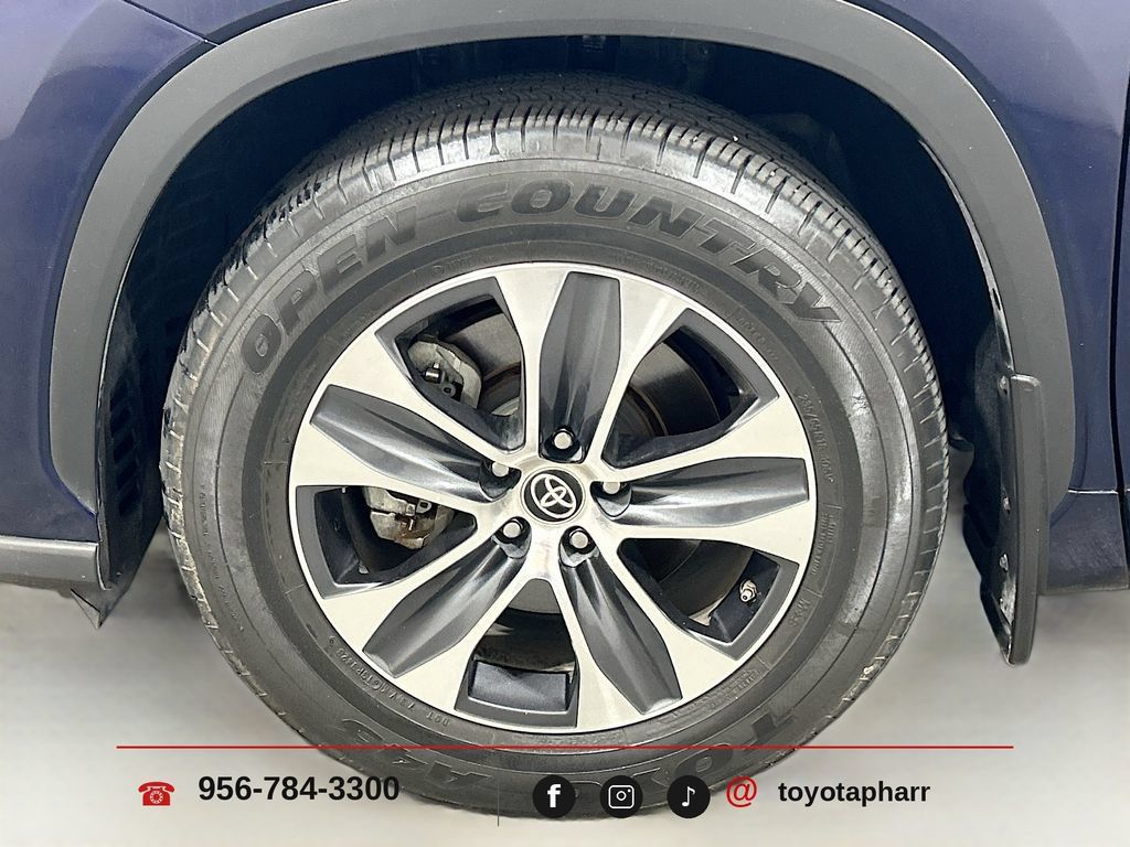 Used 2023 Toyota Highlander XLE FWD image 31