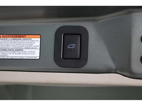 Used 2020 Toyota Sienna Limited Premium FWD image 27