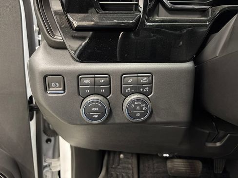 Used 2024 Chevrolet Silverado 1500 ZR2 AWD/4WD image 28