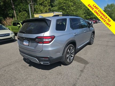 Used 2025 Honda Pilot Touring image 13