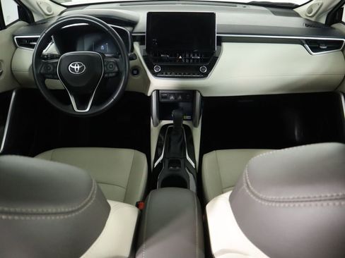 Used 2023 Toyota Corolla Cross XLE image 13