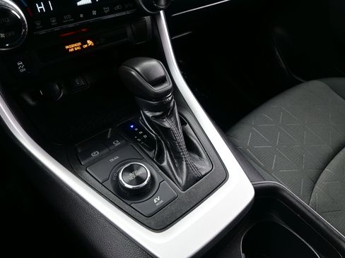 Used 2020 Toyota RAV4 XLE image 21