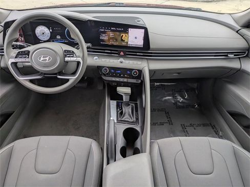 Used 2024 Hyundai Elantra SEL image 15