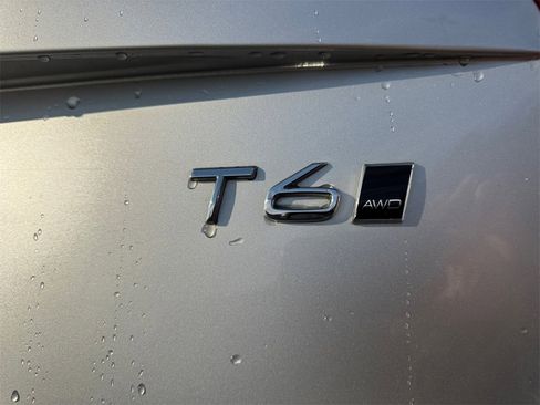 Certified 2022 Volvo XC90 T6 Momentum w/ Advanced Package image 9