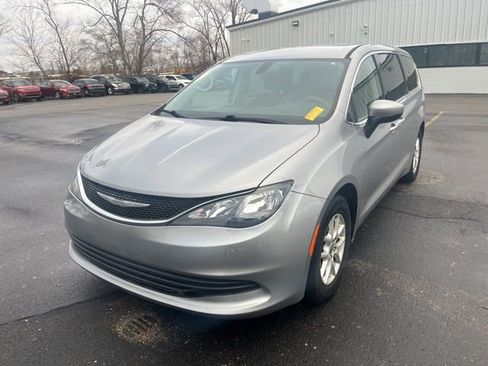 Used 2017 Chrysler Pacifica Touring image 1