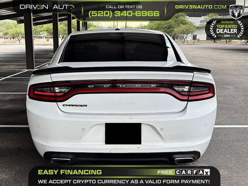 Used 2017 Dodge Charger SE w/ Blacktop Package RWD image 6
