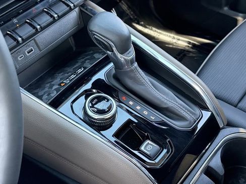 Used 2024 GMC Canyon Denali image 16