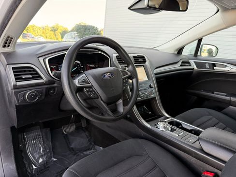 Used 2019 Ford Fusion SE FWD image 13