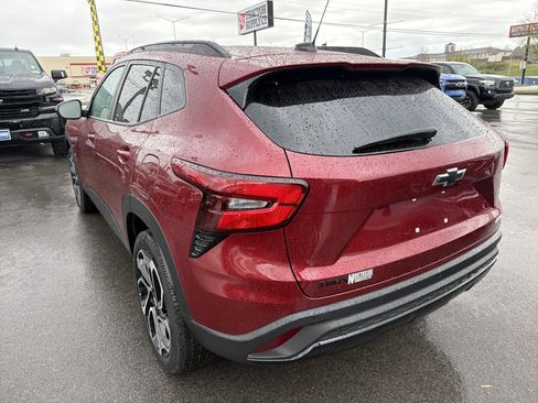 Used 2024 Chevrolet Trax RS w/ Sunroof Package FWD image 8