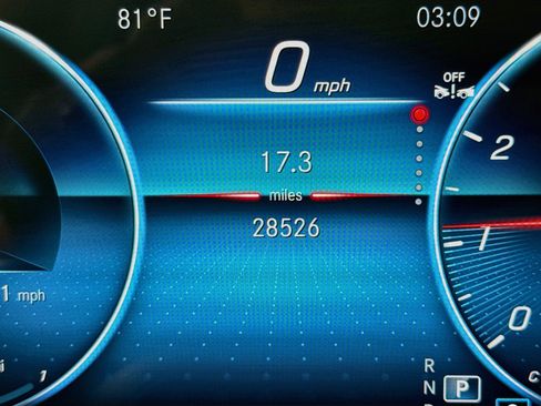 Used 2023 Mercedes-Benz GLA 250 4MATIC w/ Premium Package image 16