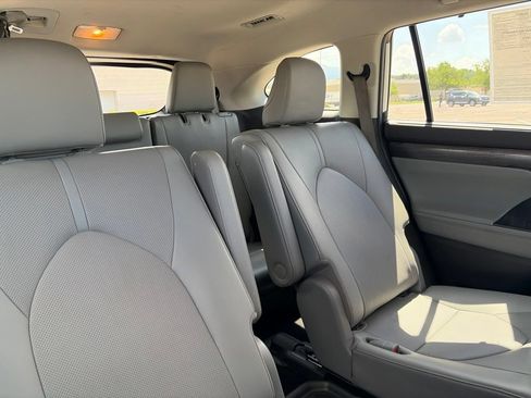 Used 2020 Toyota Highlander Limited AWD/4WD image 34