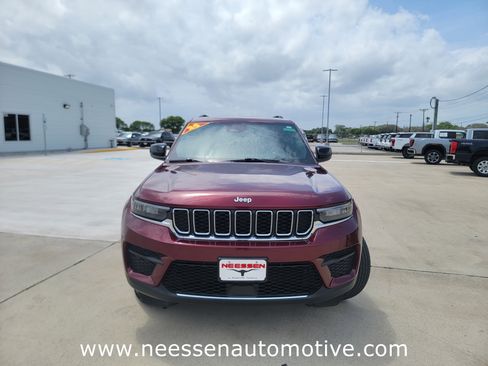 Used 2025 Jeep Grand Cherokee Laredo X RWD image 2